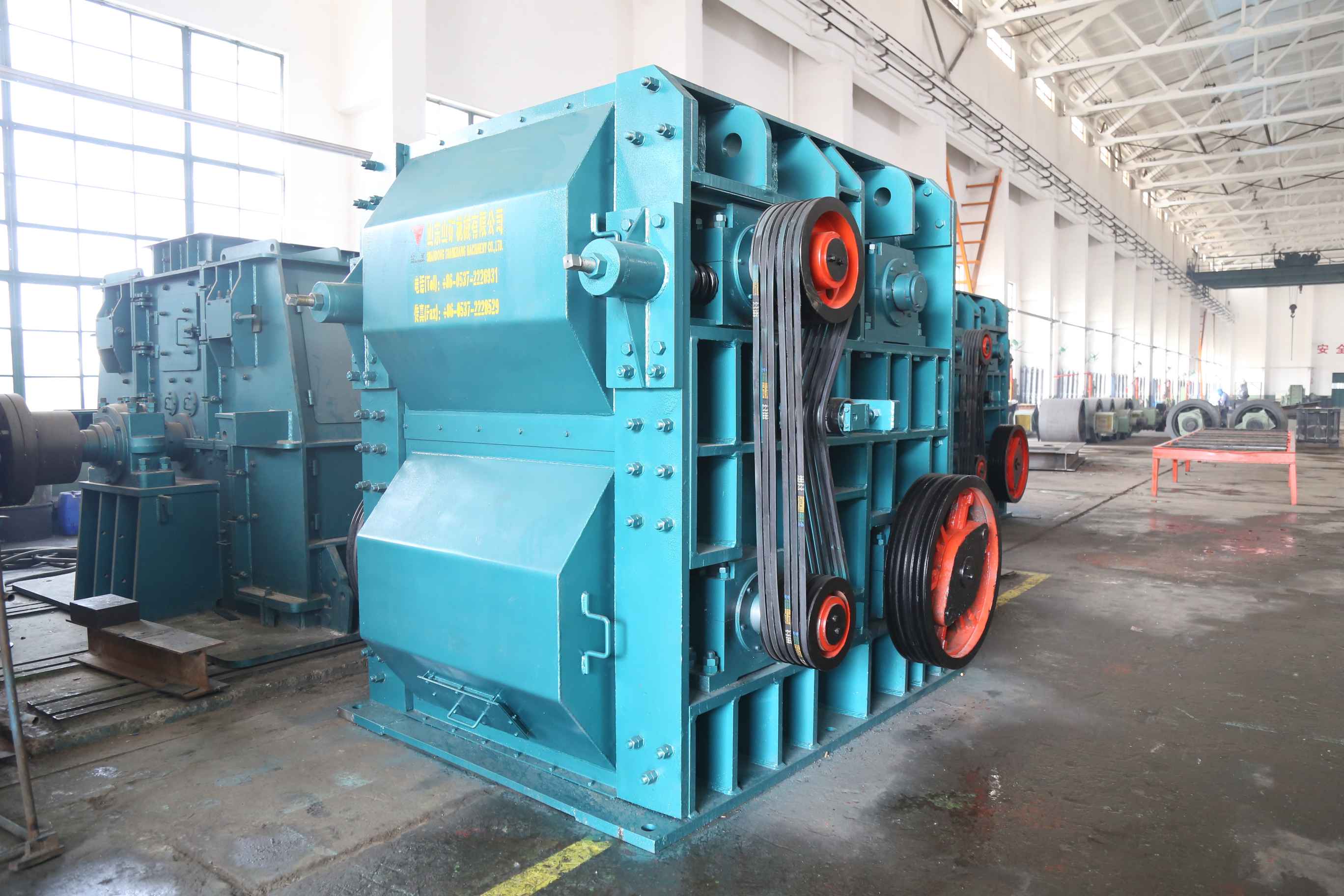 Валковая дробилка с четырьмя зубьями