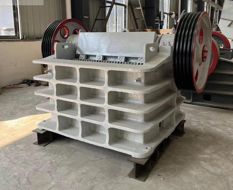 Щековая дробилка мелкого дробления 250×1500 мм Щековая дробилка мелкого дробления 250×1500 мм