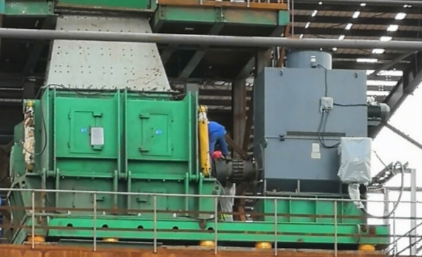 كسارات مطرقة حلقية شديدة التحمل.jpg كسارات مطرقة حلقية شديدة التحمل.jpg